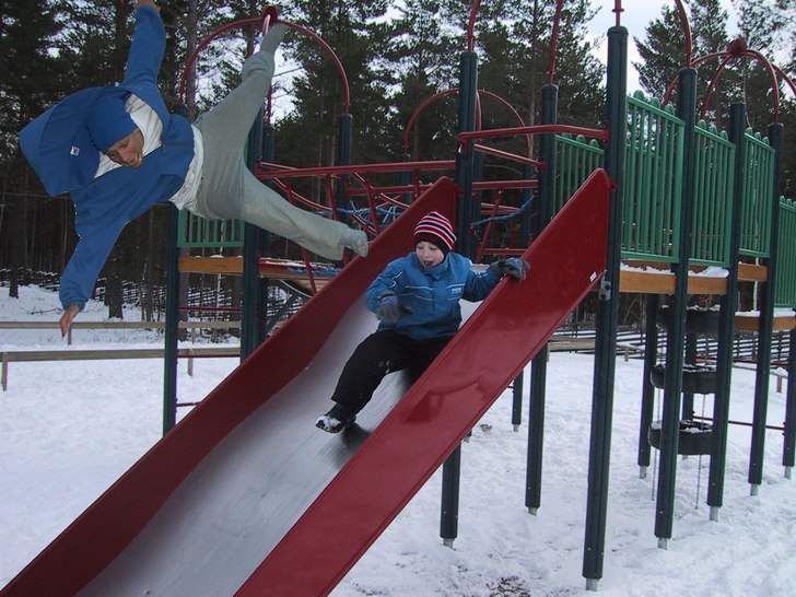 Jonas skulle tävla med en liten unge. han råkada. Foto: Siappan. Åkare: jonas.