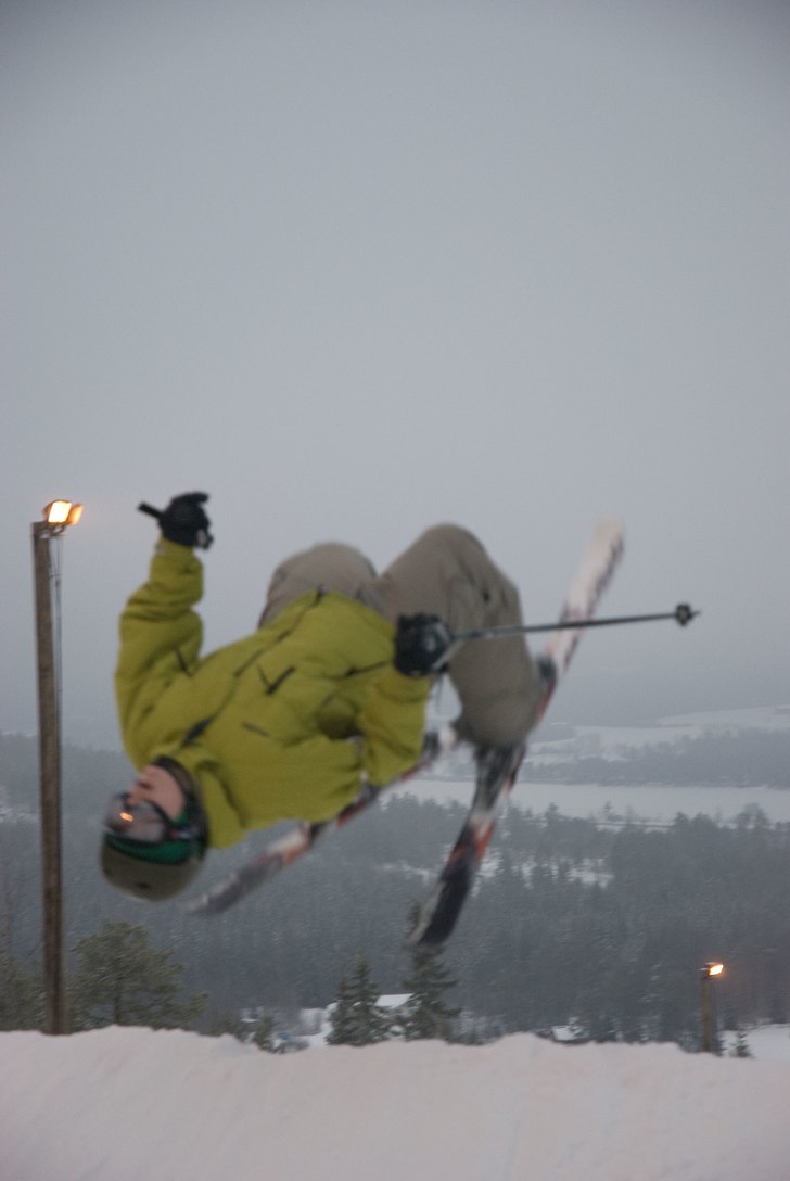 backflip.. Foto: Kalle Halvarsson. Åkare: jens fasth.