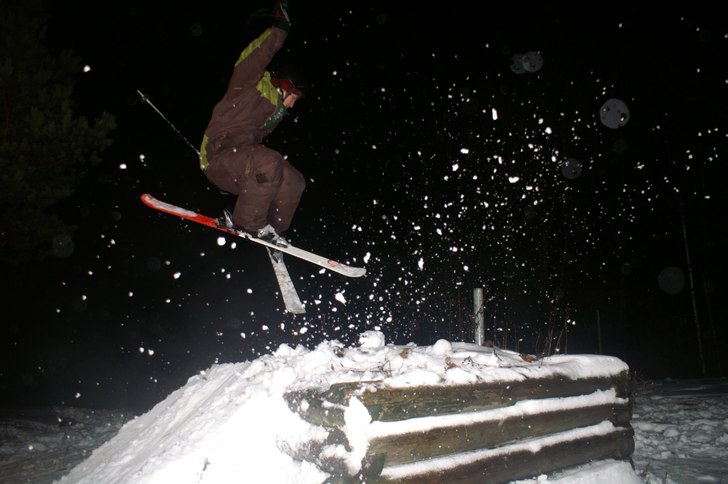 180 Tailgrepp över en grill:P. Foto: Jimmy Klausner Waldesjö. Åkare: Johan Sers (jag).