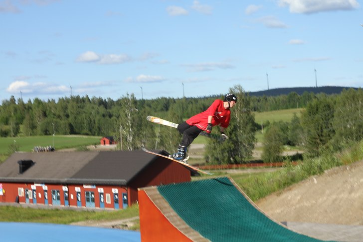 Foto: John Nilsson. Åkare: Adrian Sjöstrand.