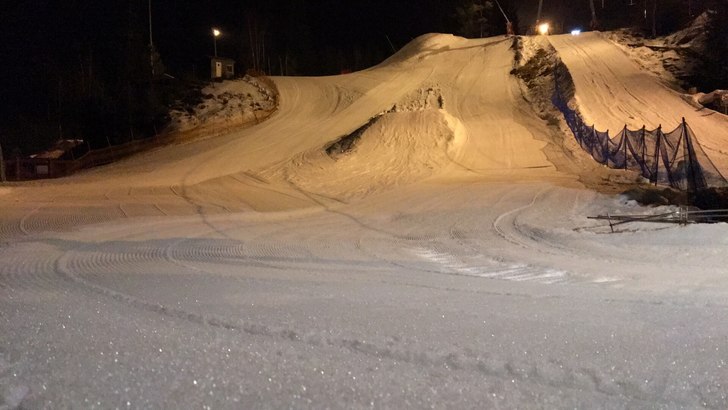 Snødryss på nypeppede nedfarter
Vi har fortsatt .