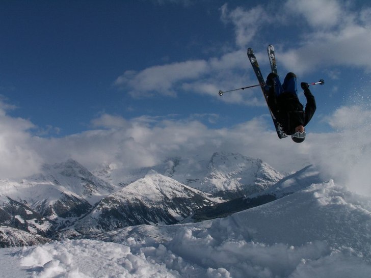 Bara för att impa på fotografen... . Foto: Simon Björklund. Åkare: Björn Larsson.