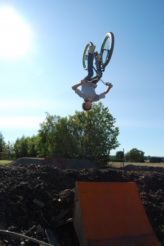 Backflip. Foto: adam östlund. Åkare: jocke wahlgren.