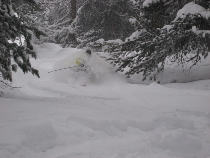 En himla massa snö i skogen. Foto: Jan Sondermann. Åkare: Magnus Gustavsson.