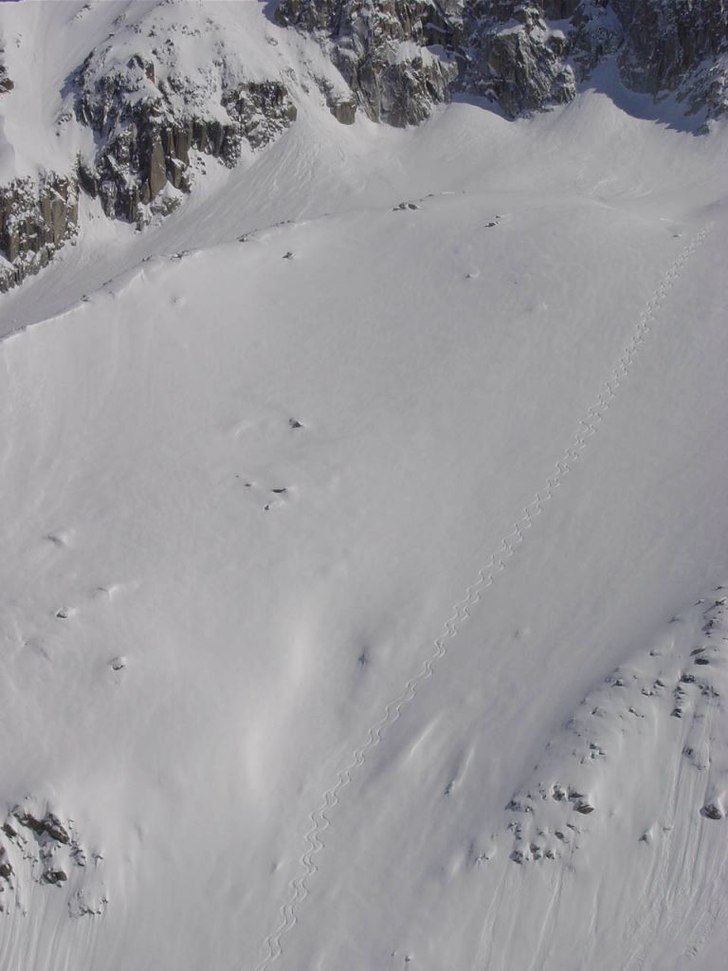 Efter ett stort snöfall hade dessa puderjägarna . Foto: Jonas Björklund. Åkare: Okänt.