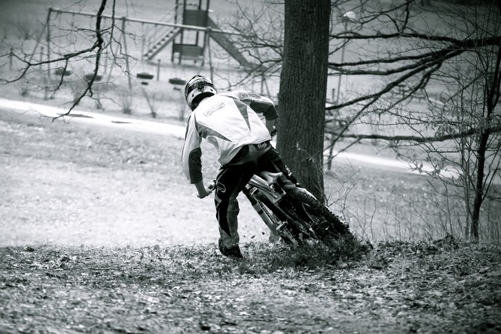Sjuk off camber sväng. Grabben är sick!. Foto: Simon Berggren. Åkare: Erik Nyberg.