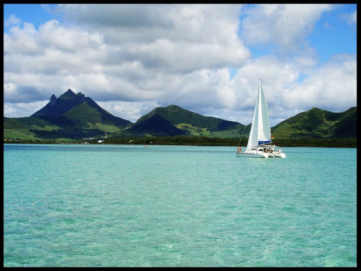 Var ute och segla katamaran utanför Mauritius. Foto: Simon Pontér. Åkare: Andra halvan av gruppen.