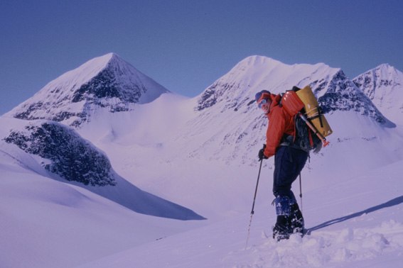 Påväg ned mot Nallostugan. Foto: Niklas Wingborg. Åkare: Martin Johansson.