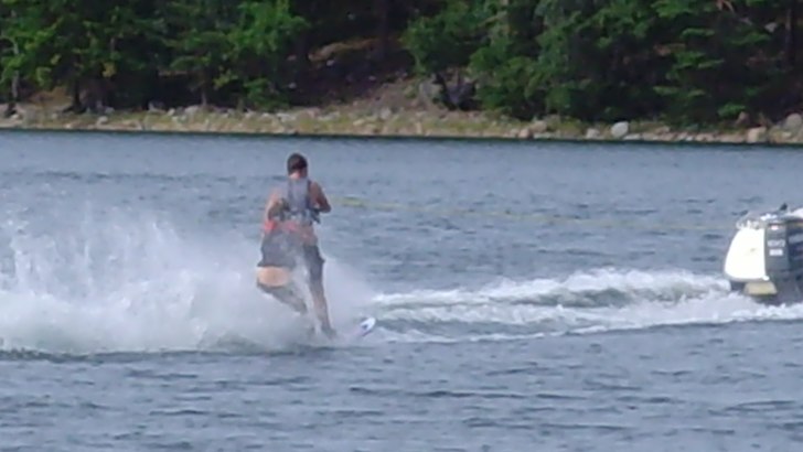 Tim och jag försöker åka på samma skidor haha. Foto: Lena Ziegenbein. Åkare: Tim Ziegenbein, Malin Björling.