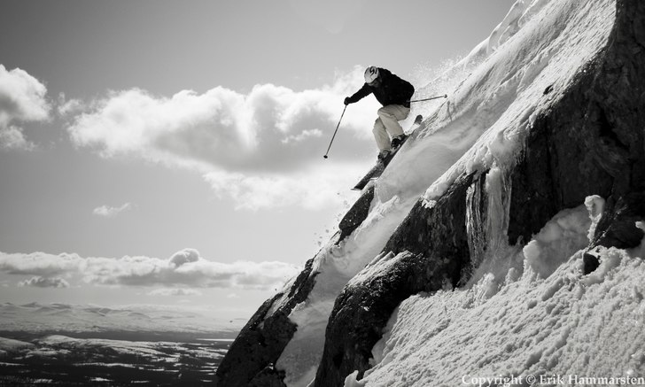 En grym aprildag i Åre,  som oxå var en testdag . Foto: Erik Hammarsten. Åkare: Patrik Attskog.