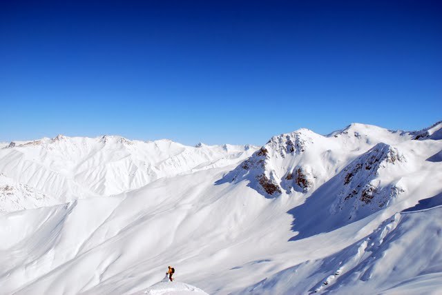 Heliskiing Uzbekistan. Foto: Tomasz Kaminski. Åkare: Laurent Cottaz.