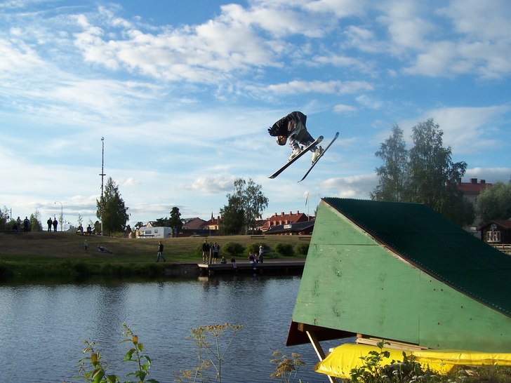 Såg en tia i kicken, kunde inte släppa blicken a. Foto: Tomas Persson. Åkare: Oskar Bergsman.