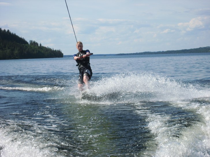Wakeskate.. Foto: Martin Haglund. Åkare: Anton Haglund.