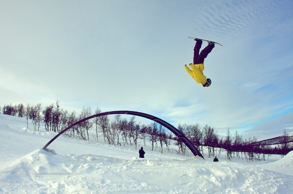 50-50 till backflip. Foto: Micke Dabrowski. Åkare: Christian Lundin Norberg.