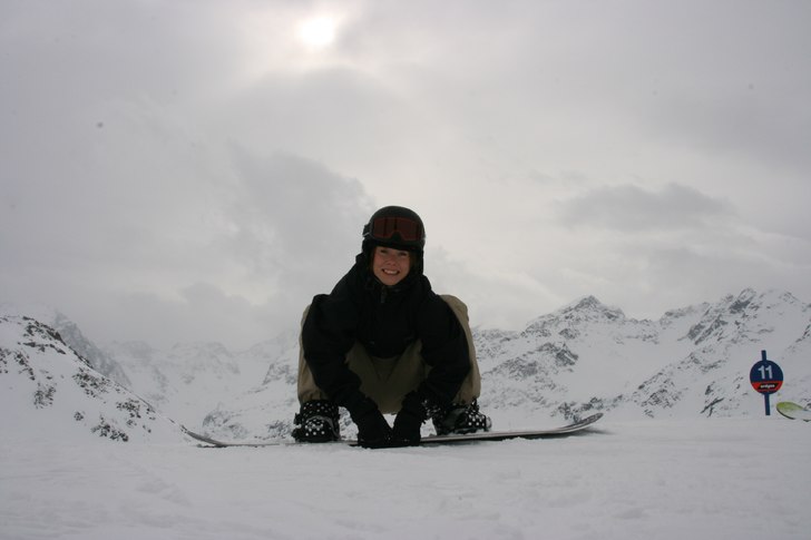 Jag sitter och chillar lite uppe vid Rendl. Foto: Joakim Johansson. Åkare: Mimmi Staaf.