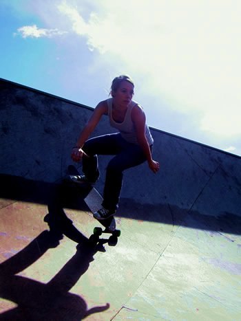 Kanon dag i rampen för syrran på longboard. Foto: Marcus Walfridsson. Åkare: Sofie Walfridsson.