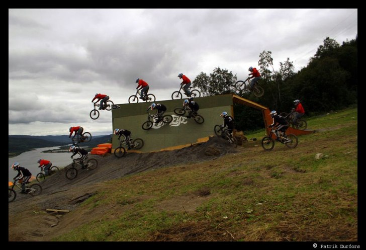 pierre kör wallride och rasmus kör droppet. Foto: patrik durfors. Åkare: pierre holm och rasmus häggqvist.