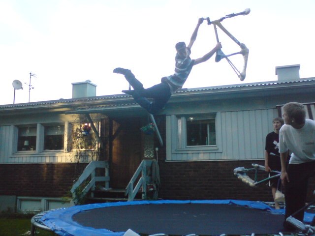 Kastade ut en superman seatgrab en solig dag;). Foto: Tobias. Åkare: Anton Olsson.