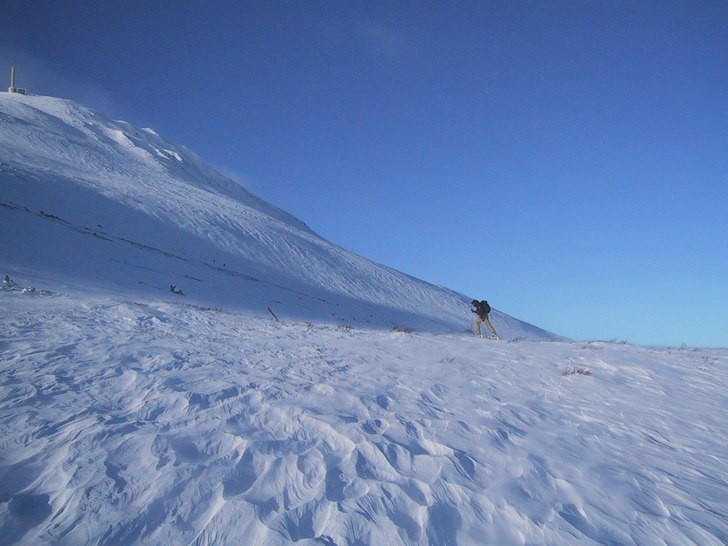 Rasmus knatar på för att komma upp till topen i . Foto: Daniel Olsson. Åkare: Rasmus Olsson.
