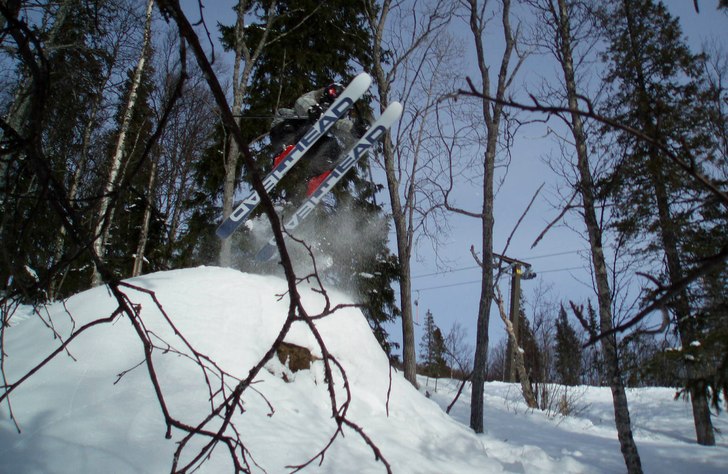 en truckdriver på en översnöad sten. Foto: Alexander Bodén. Åkare: Gustav Bodén.