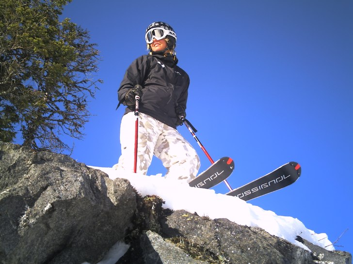 Klarblå himmel o snö, kan det bli bättre?. Foto: Per Johansson. Åkare: Johanna Johansson.