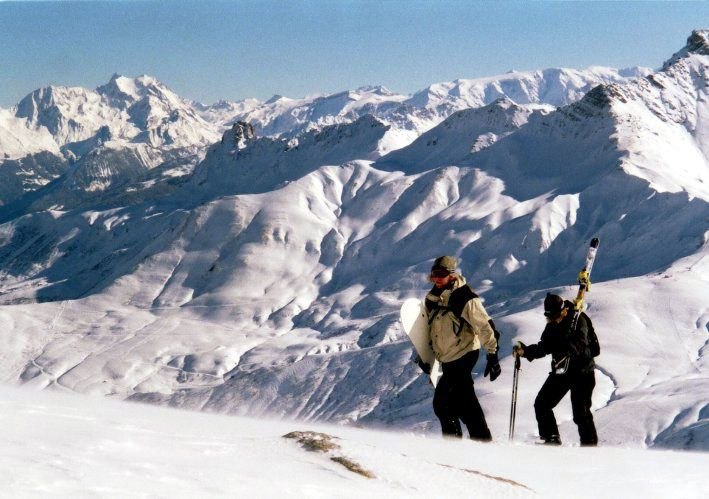Knallar upp en bit för att få det orörda pudret. Foto: Alexandra Berglund. Åkare: Patrik Viklund mfl.