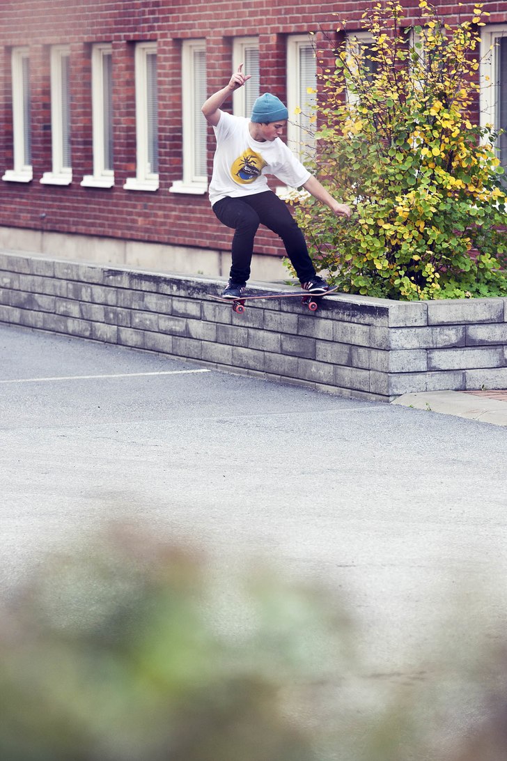 Daniel Bergman shreddar curb i Uppsala.
http://bi. Foto: Jonathan Birkemyr. Åkare: Daniel Bergman.