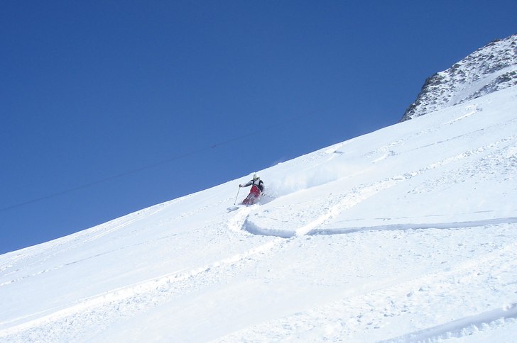 Pudersnö i Chamonix en härlig april dag. . Foto: marcus wadsten. Åkare: johan wadsten.