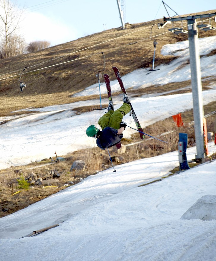 en varm solig dag i stockholm, switch frontflip me. Foto: Alexander Runhellen. Åkare: Martin Agerstig.
