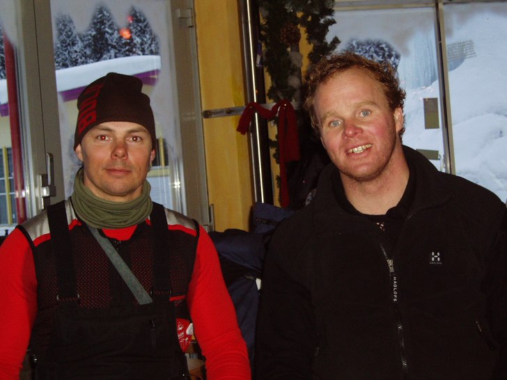 Lite skön solbränna och välförjänt dryck efte. Foto: Kicki Åberg. Åkare: Peder Lundberg och Thomas Bellander.