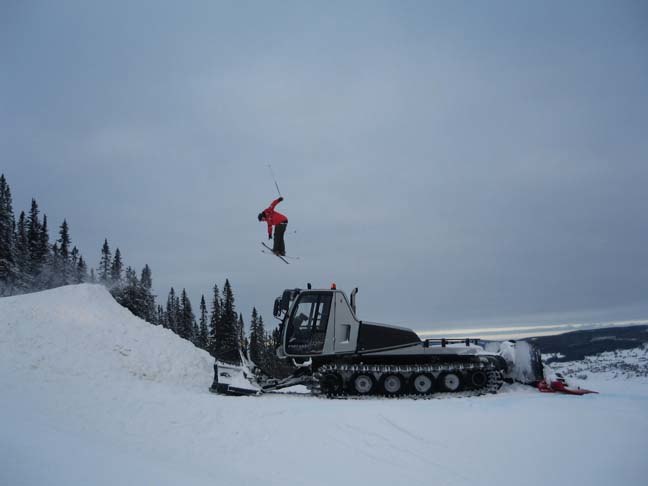 Lite dåligt väder, men vi kunde inte vänta på . Foto: Tommy "sångarn" Nilsson. Åkare: Danien Racas.
