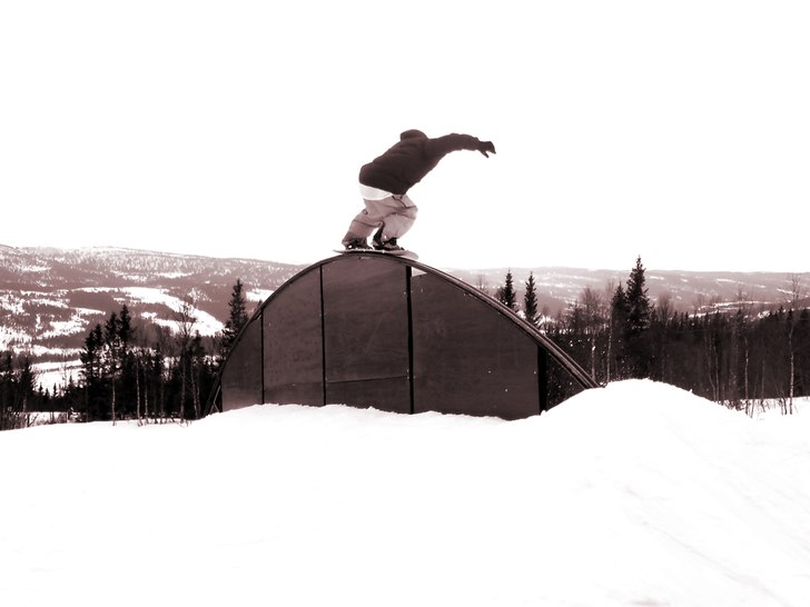 Första försöket på rainbowen. Foto: Robbin Gälliner. Åkare: Kristoffer Olsson.