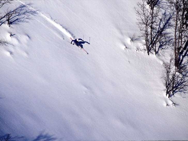 Alldeles vid sidan av pisten, alldrig några andra. Foto: Harvey Foster. Åkare: Björn Sylvén.