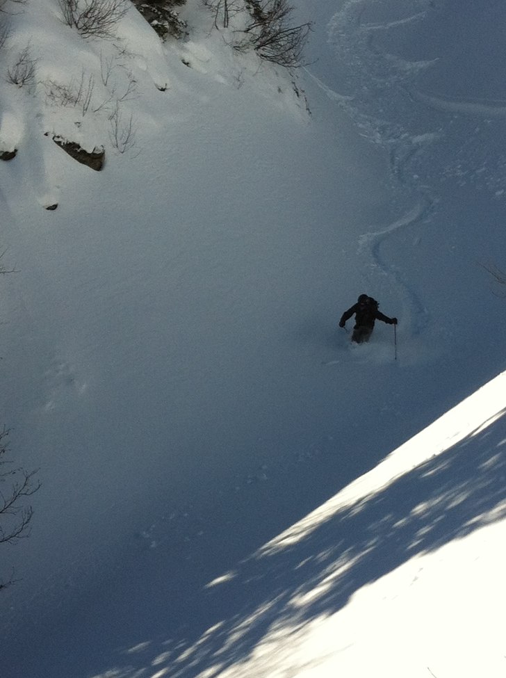 Härlig lössnö i en ravin nedanför TS Aiguille . Foto: Mathias Andersson. Åkare: Michael Andersson.