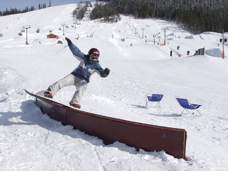 Kläppen snowpark. Foto: Niklas Sjögren. Åkare: Jessica.