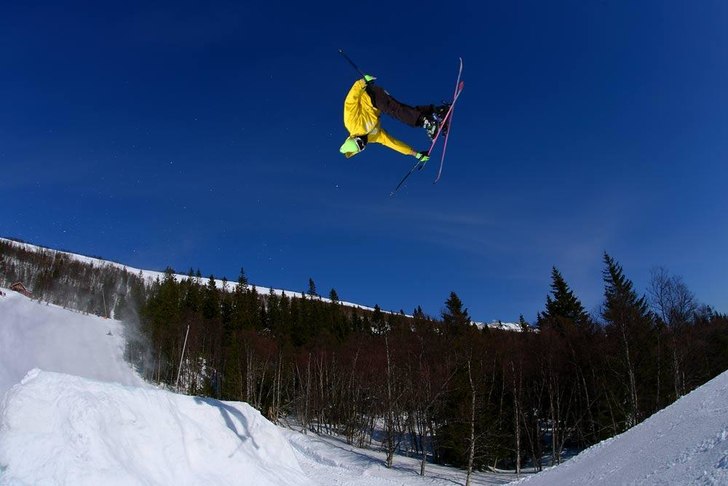 Johan fotta o klas filma till secondhands filmen s. Foto: Johan Ståhlberg. Åkare: Sebastian Persson.