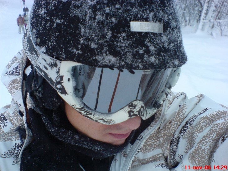 cool ny-hjelm... Foto: Morten Fredriksen. Åkare: me,my self and I...