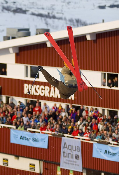 Wille Lindberg showar för publiken under Pelikanf. Foto: Mattias Johansson. Åkare: Wille Lindberg.