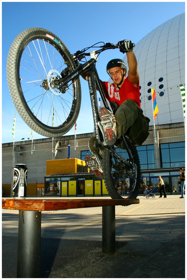 Abobaka på en alkisbänk. Foto: Lucas Lindh. Åkare: John Lindh.