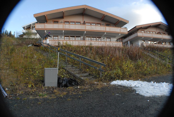 första handrailet för sesongen... Foto: Emil eriksson. Åkare: stefan persson.