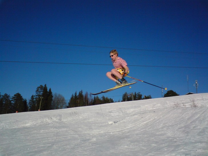 vi hoppar med riktiga skidor!. Foto: SImon Åberg. Åkare: Lukas Johansson.