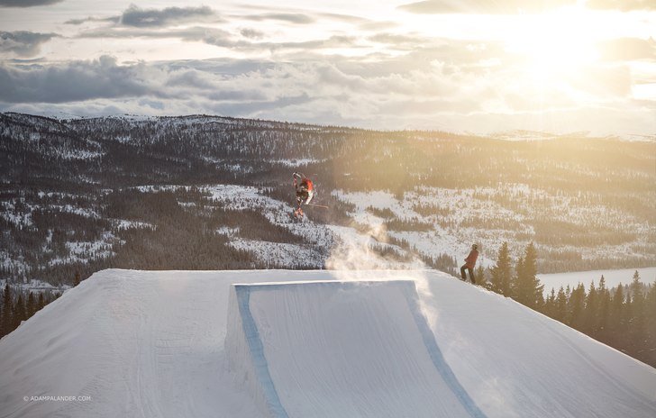 Adam tog en \"klassisk\" Bräcke bild oc. Foto: Adam Palander. Åkare: Jeppenator.
