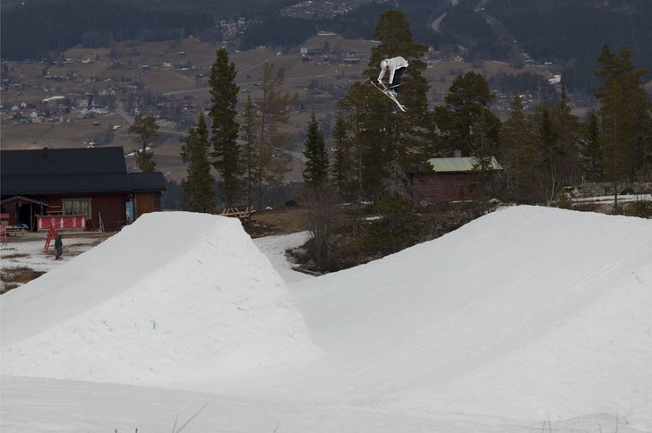 Andreas slänger en 360 truckdriver med sina telem. Foto: Jonathan Birkemyr. Åkare: Andreas Sjöbeck.