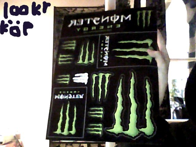 köp detta monster energy ark av mig 
större än. Foto: jag. Åkare: ingen.
