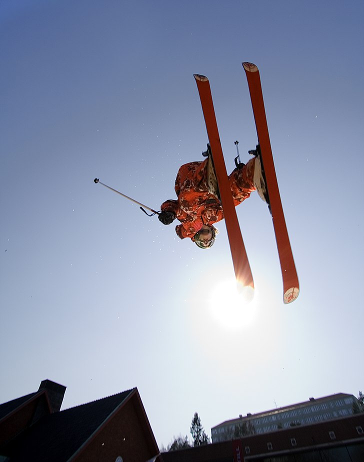 Motsols-air över Chalmers kårhus. Foto: Kjetil Simonsen. Åkare: Kennie Mellgren.