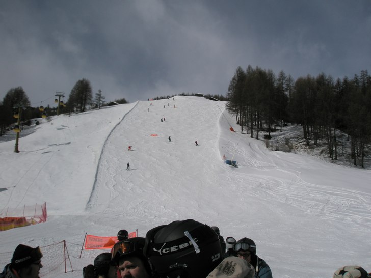 Svartaste svart i ett väldigt osvart Livigno;). Foto: Nicke. Åkare: Åkare tycker mest folk skråar :).