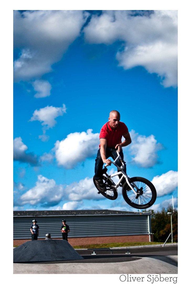 Lite lek i Stenkullen. Foto: Oliver Sjöberg. Åkare: Okänd.