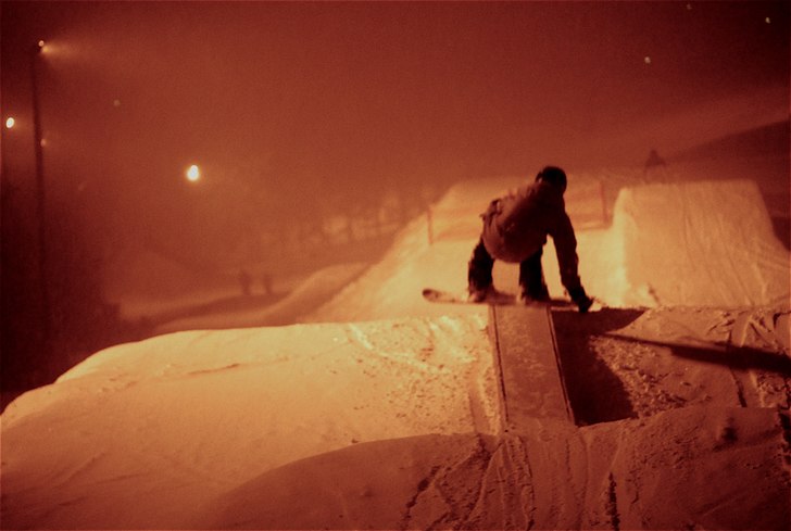Boardslide tail grab to fk. Foto: Jonas (Fjunesh). Åkare: Samuel Lundh.