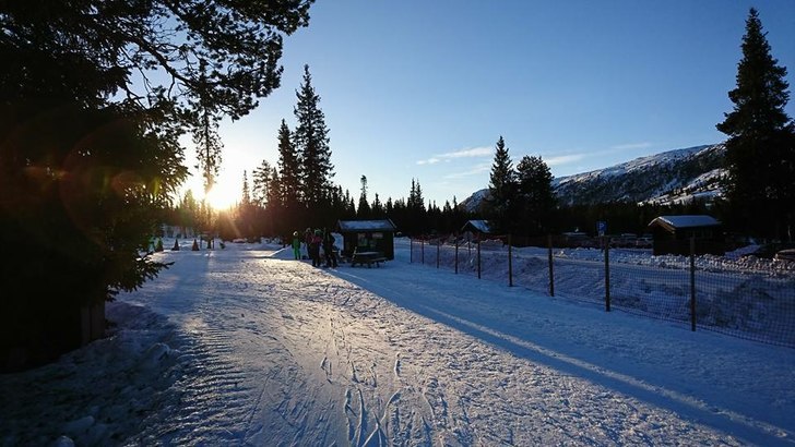 En nydelig mandag 
Sol,blå himmel og litt harde b.