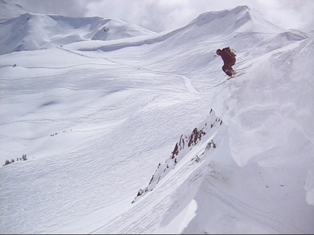 Skont litet drop in i sunbowl pa baksidan av harmo. Foto: Jeff Bartlett. Åkare: Theodore Birkner.